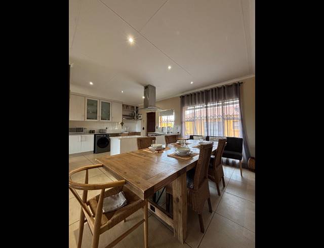 340M² GUESTHOUSE FOR SALE IN RUSTENBURG RURAL